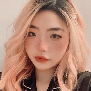 Meet your Posher, Nhung